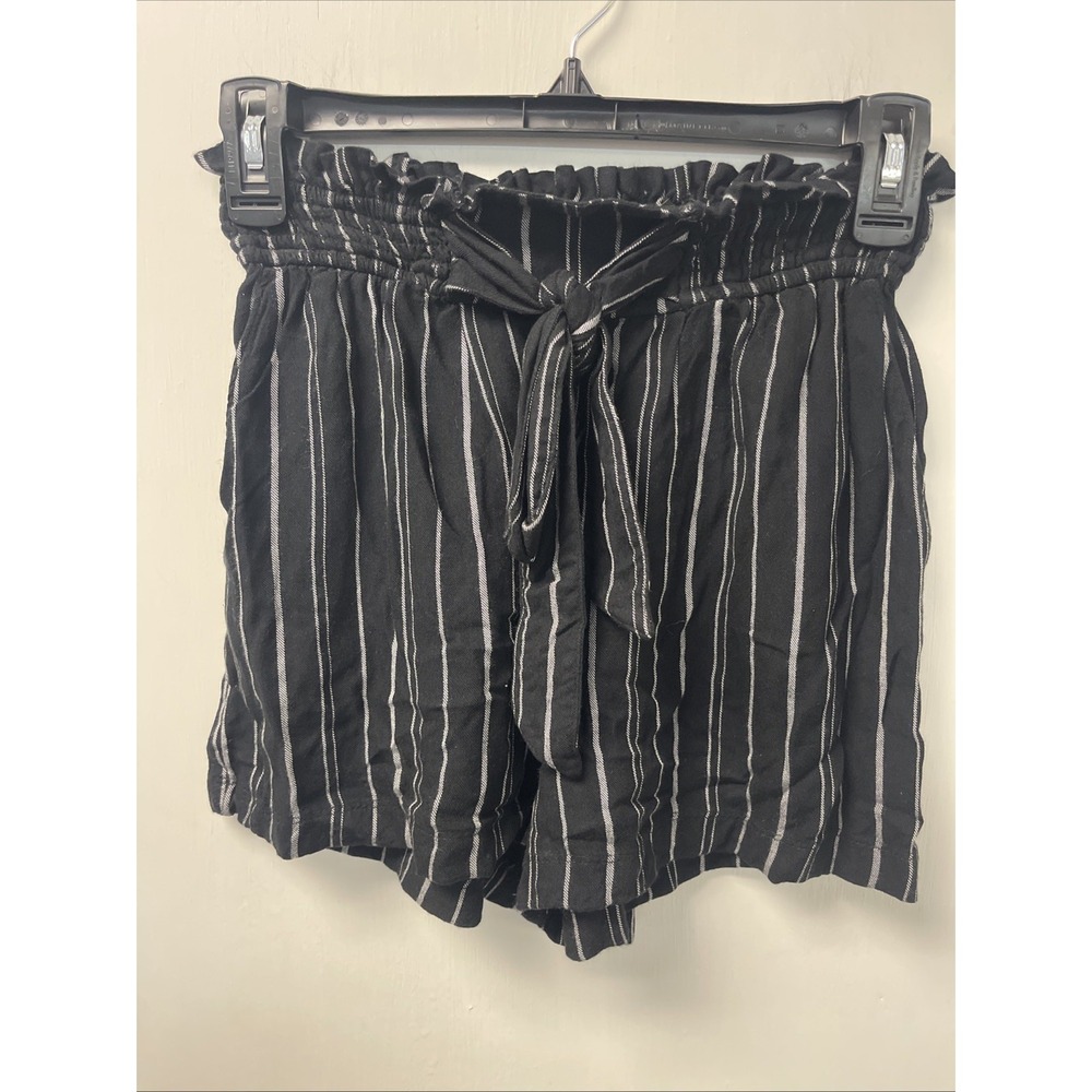 Hollister Women Ultra High Rise Black Pin Strip Shorts XS